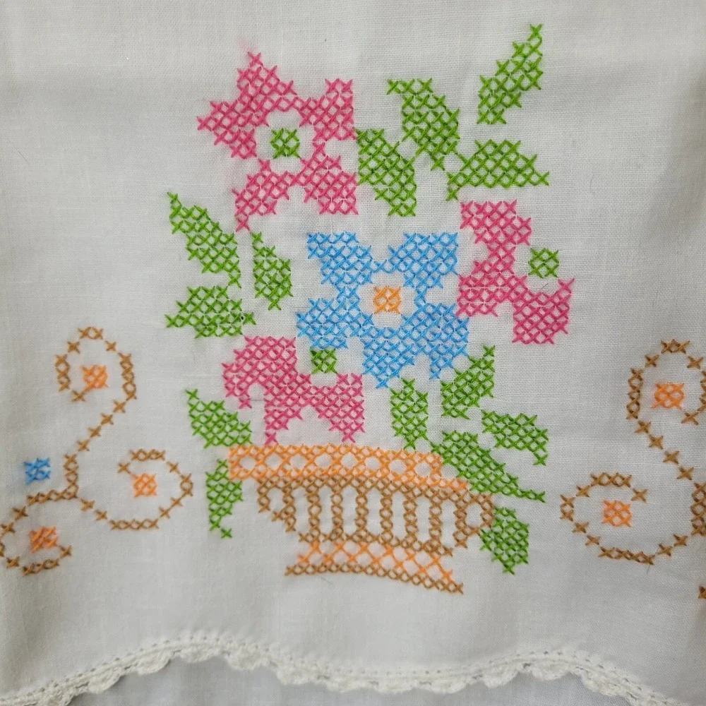 Vintage White‎ Embroidered Pillowcase Floral Scalloped Edging